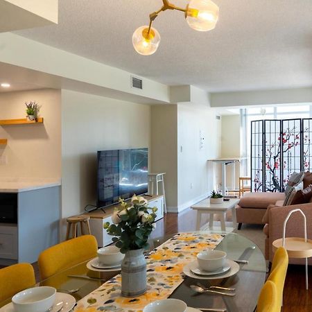 טורונטו Large 2 Bedrooms Besides Cn Tower מראה חיצוני תמונה