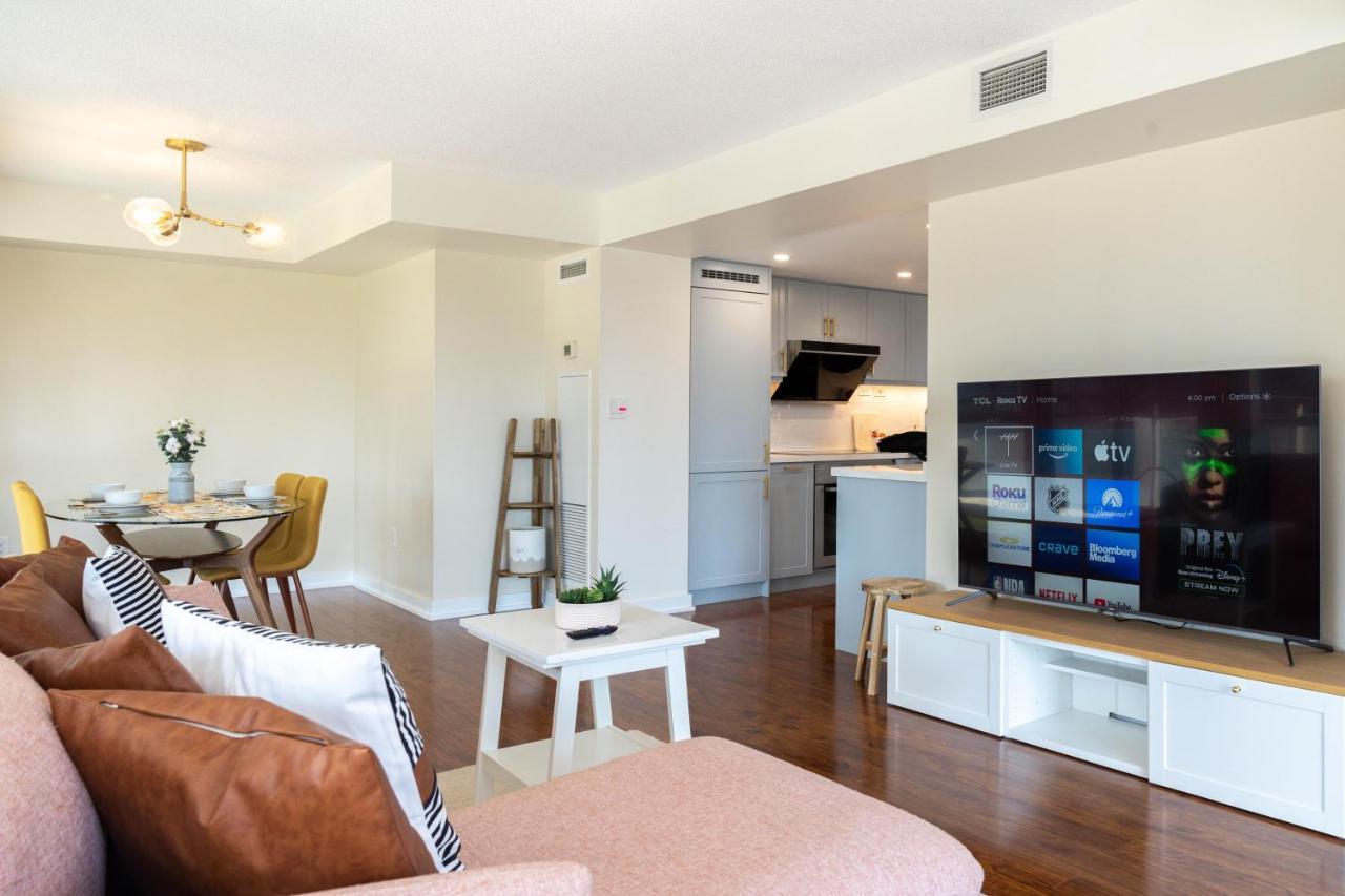 טורונטו Large 2 Bedrooms Besides Cn Tower מראה חיצוני תמונה