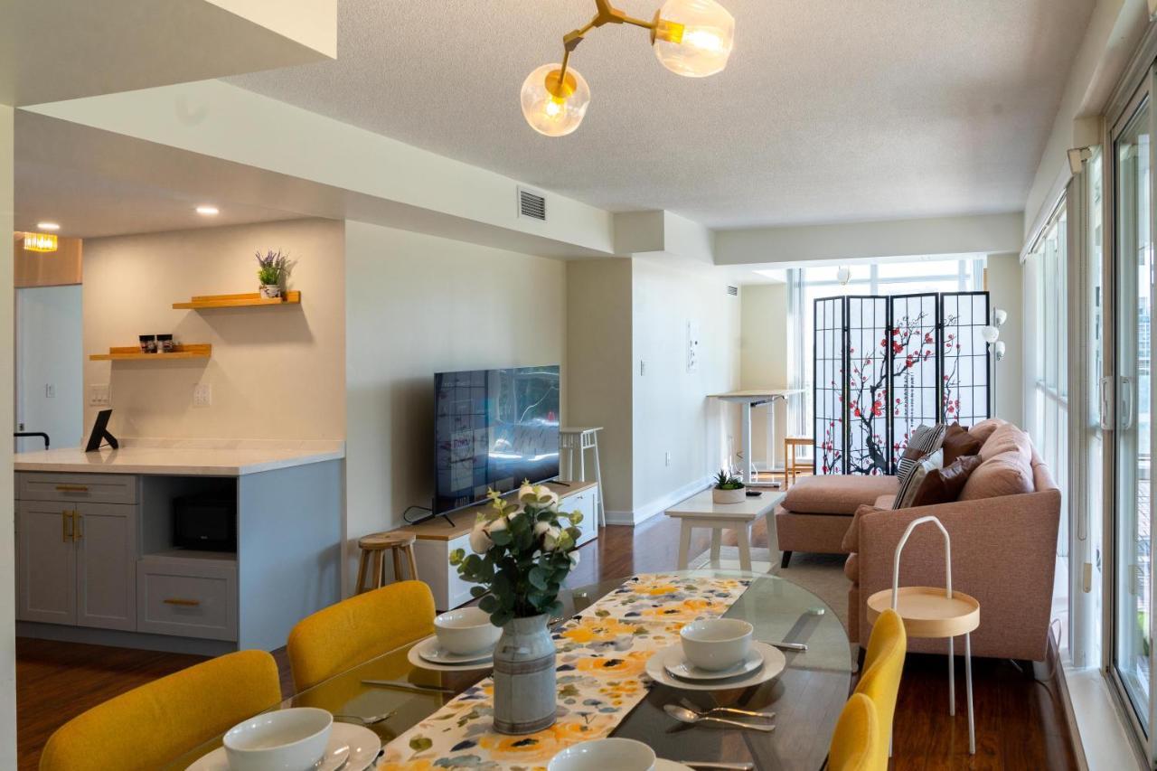טורונטו Large 2 Bedrooms Besides Cn Tower מראה חיצוני תמונה
