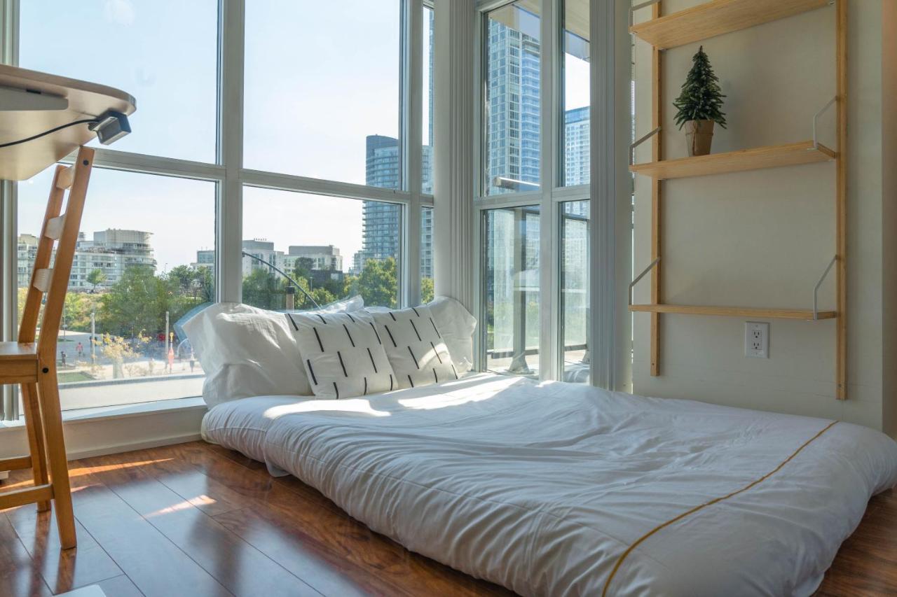 טורונטו Large 2 Bedrooms Besides Cn Tower מראה חיצוני תמונה